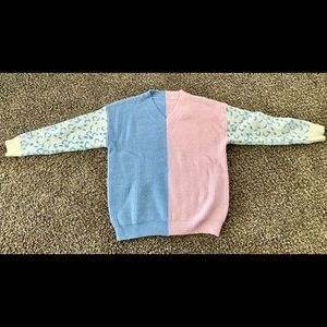 New v-neck sweater with animal print sleeves. Acrylic and nylon knitted.